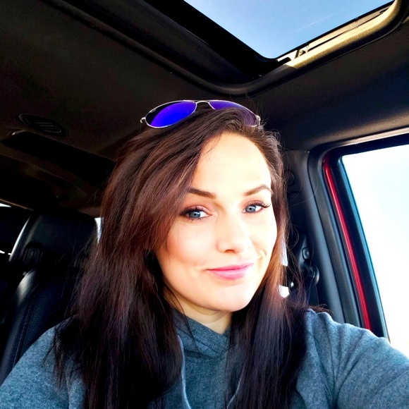 Meet your Posher, Whitney - Picture 1 of 1